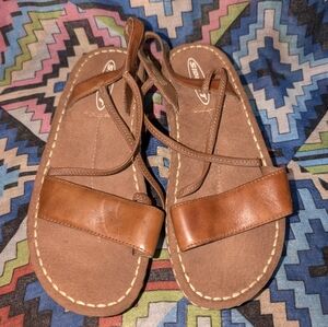 Women's Side out sandals. Brown. Like New. Sz. 8